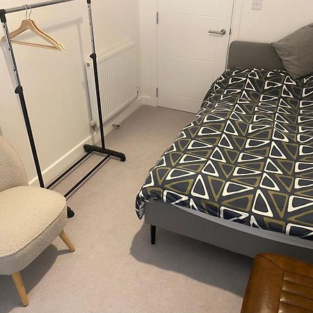 Small Double Room To Rent นิวเฮเวน ภายนอก รูปภาพ