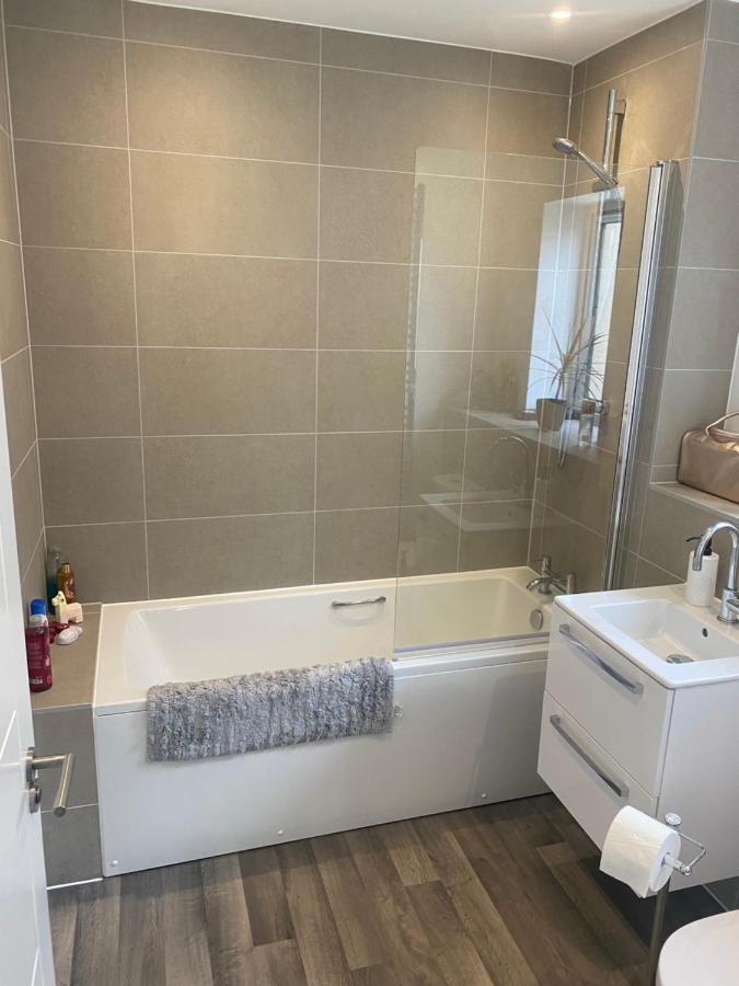 Small Double Room To Rent นิวเฮเวน ภายนอก รูปภาพ